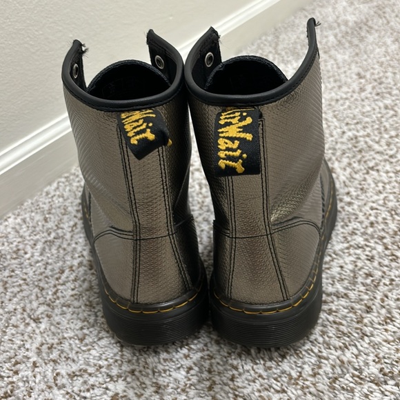 Dr. Marten metallic grey boots 7 - Picture 4 of 8